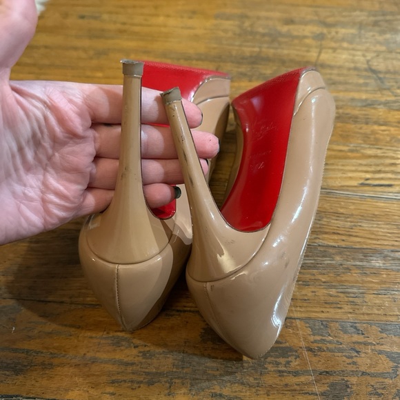 Christian Louboutin Nude Pumps. - Picture 8 of 8